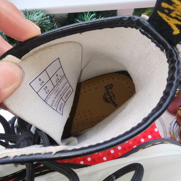 Dr. Martens 100% leather Women's boots size 8.  New worn once.  Last price drop - Picture 11 of 13